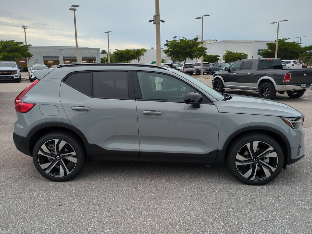 New 2026 Volvo XC40 B5 Plus SUV