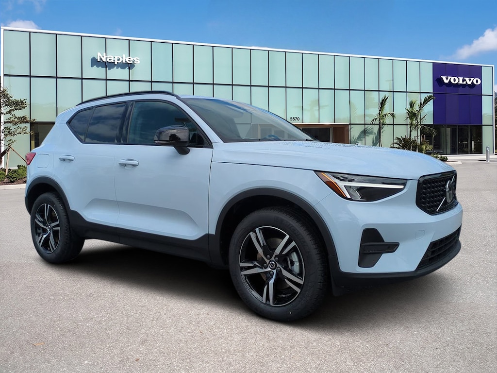 New 2026 Volvo XC40 B5 Core SUV