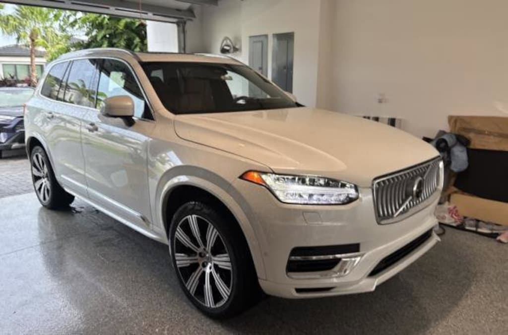 Certified 2025 Volvo XC90 Plug-In Hybrid T8 Ultra SUV