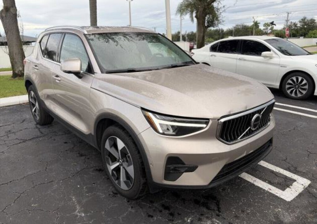 Used 2024 Volvo XC40 B5 Plus Bright Theme SUV