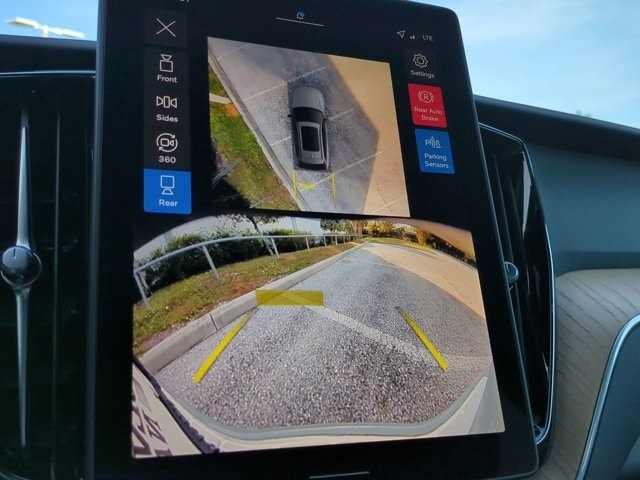 2026 Volvo XC60 Plus - Photo 22