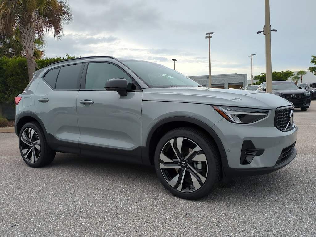 New 2026 Volvo XC40 B5 Plus SUV