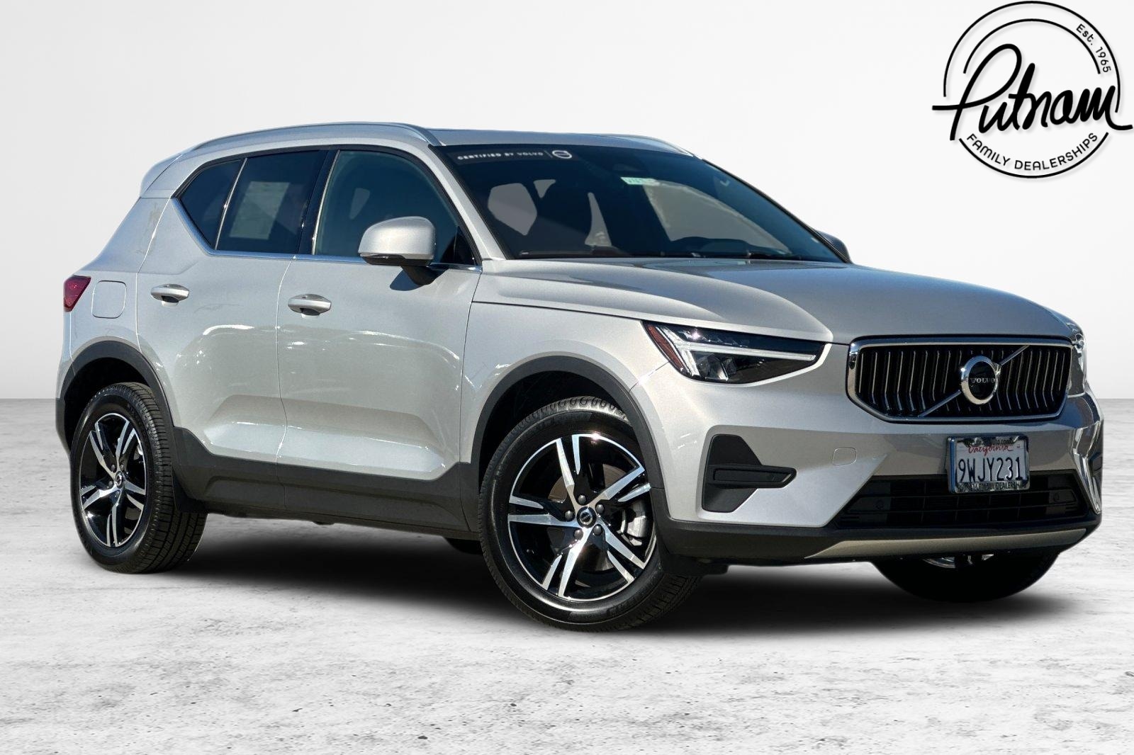 2025 Volvo XC40 Core