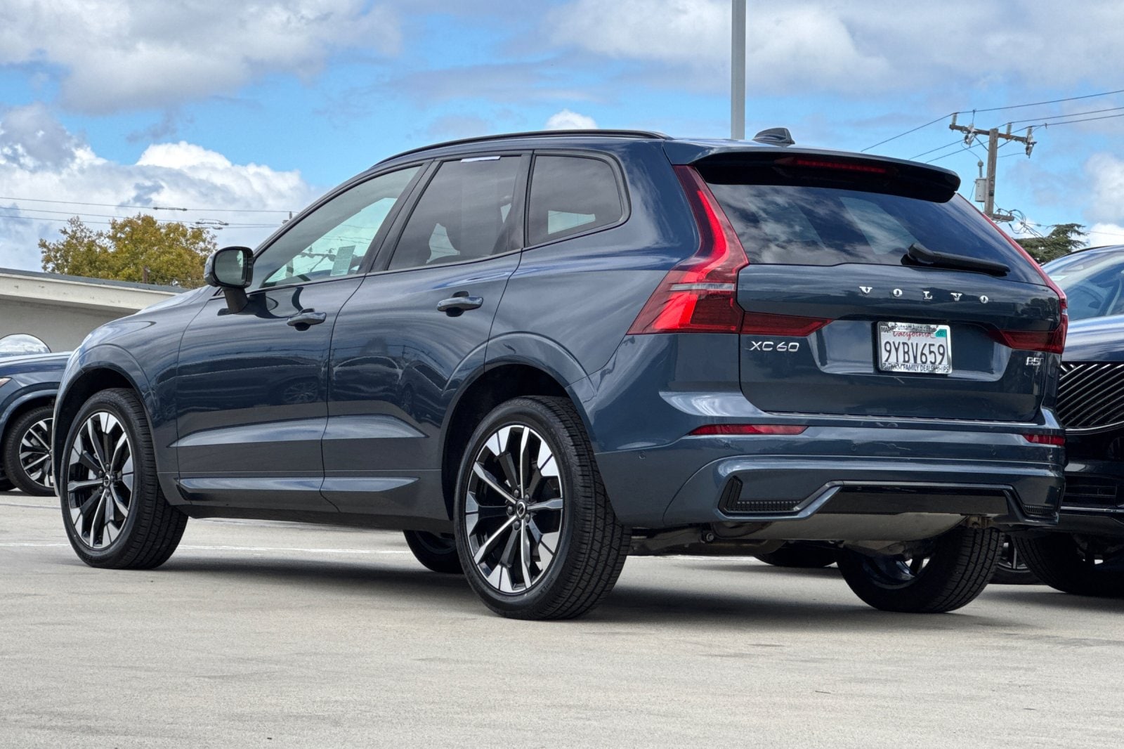 2026 Volvo XC60 Plus - Photo 5