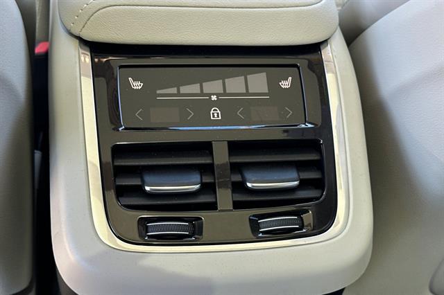 2026 Volvo XC60 Ultra - Photo 13
