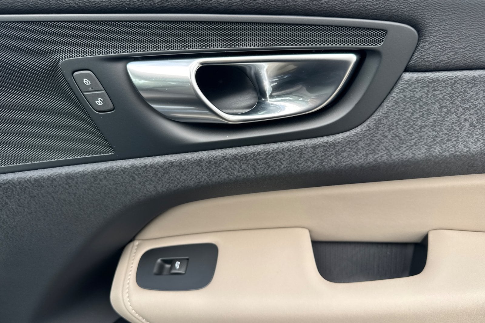 2026 Volvo XC60 Plus - Photo 19