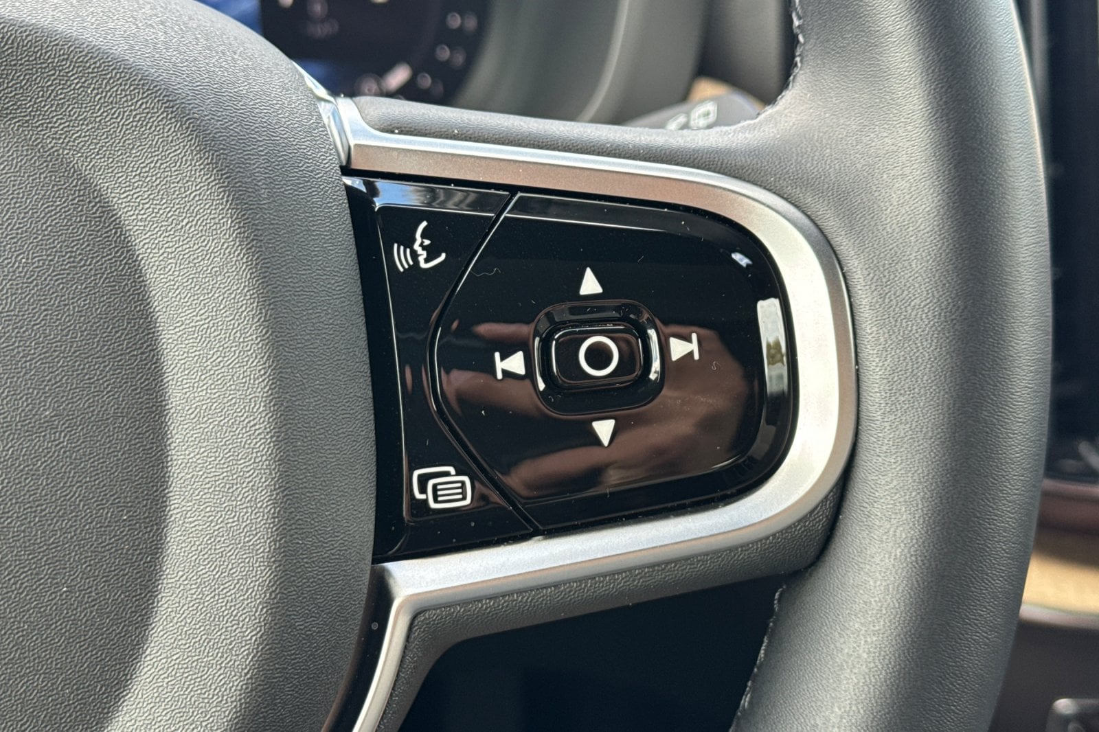 2026 Volvo XC60 Plus - Photo 28
