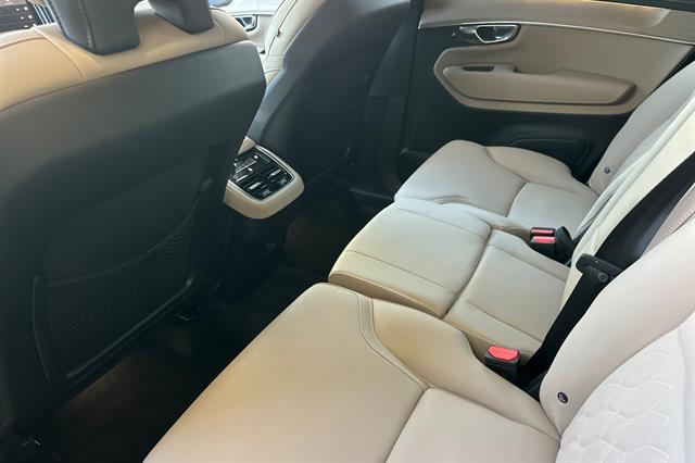 2026 Volvo XC90 Plus - Photo 12
