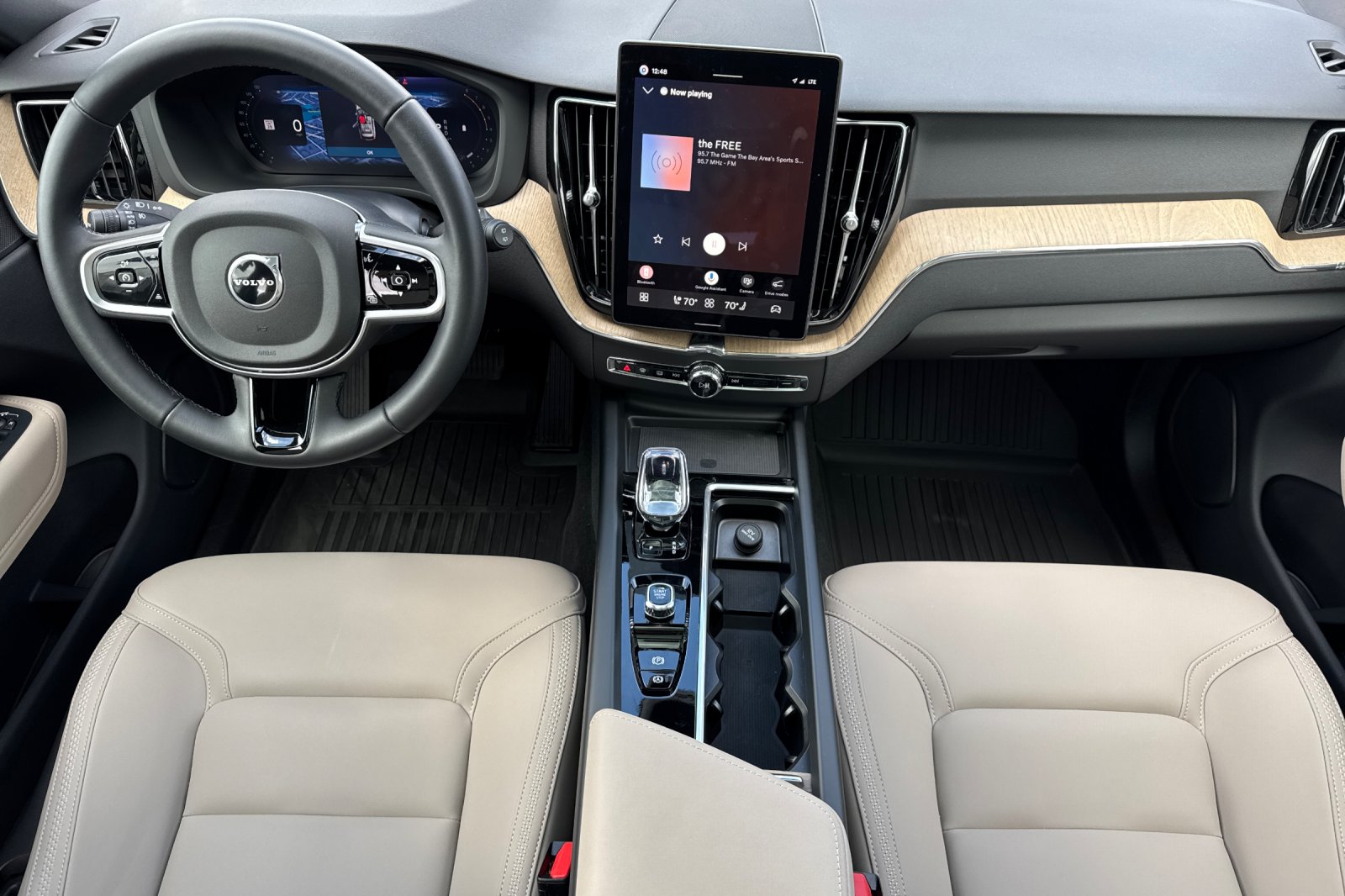 2026 Volvo XC60 Plus - Photo 14