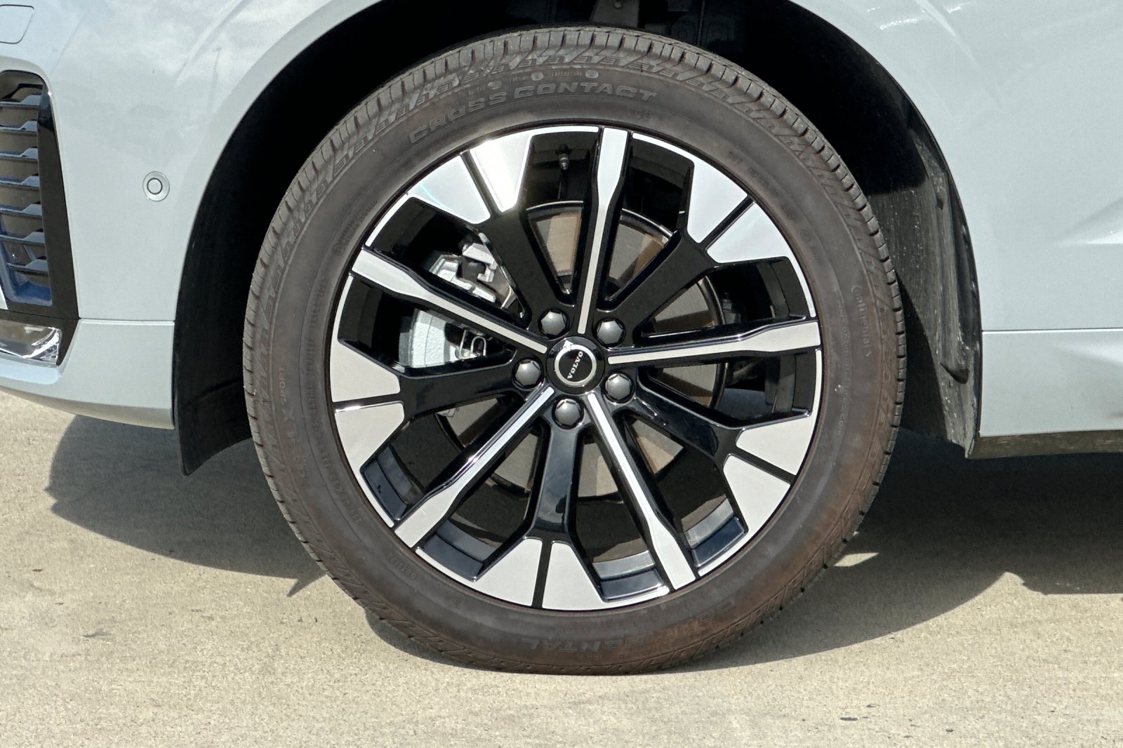 2026 Volvo XC60 Plus - Photo 31