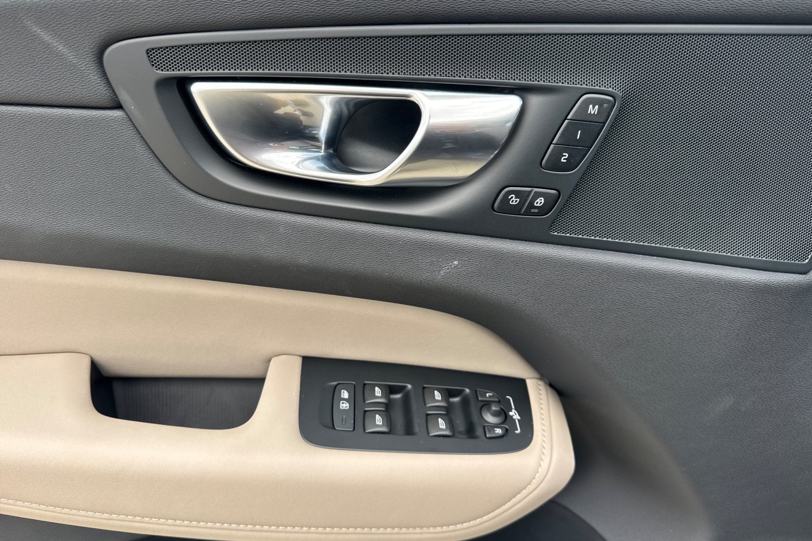 2026 Volvo XC60 Plus - Photo 10