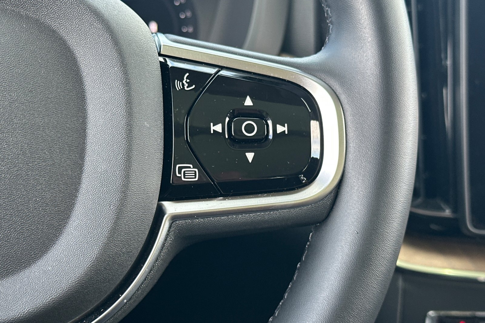 2026 Volvo XC60 Plus - Photo 27