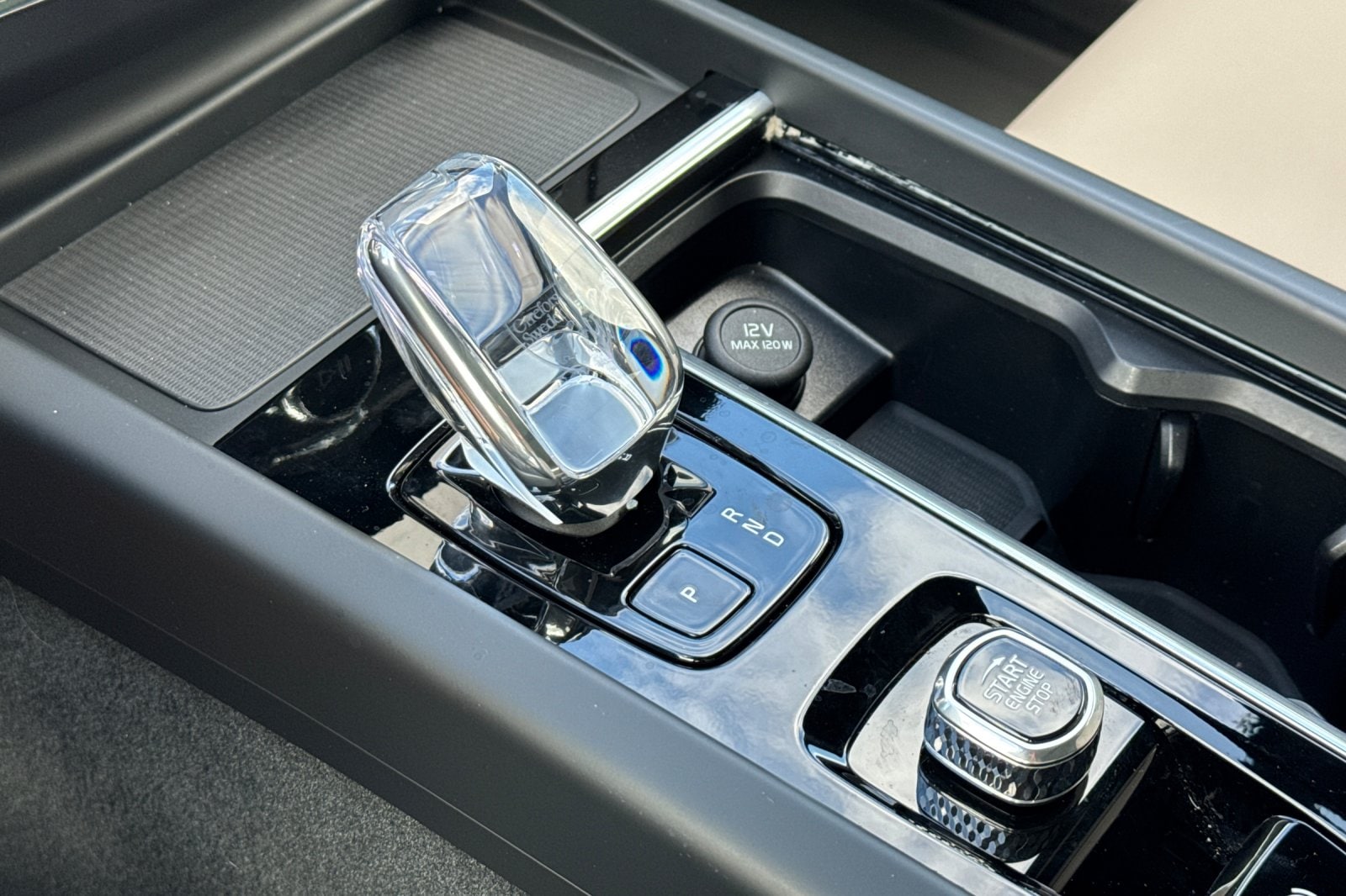 2026 Volvo XC60 Plus - Photo 24