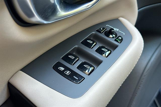 2026 Volvo XC90 Plus - Photo 11