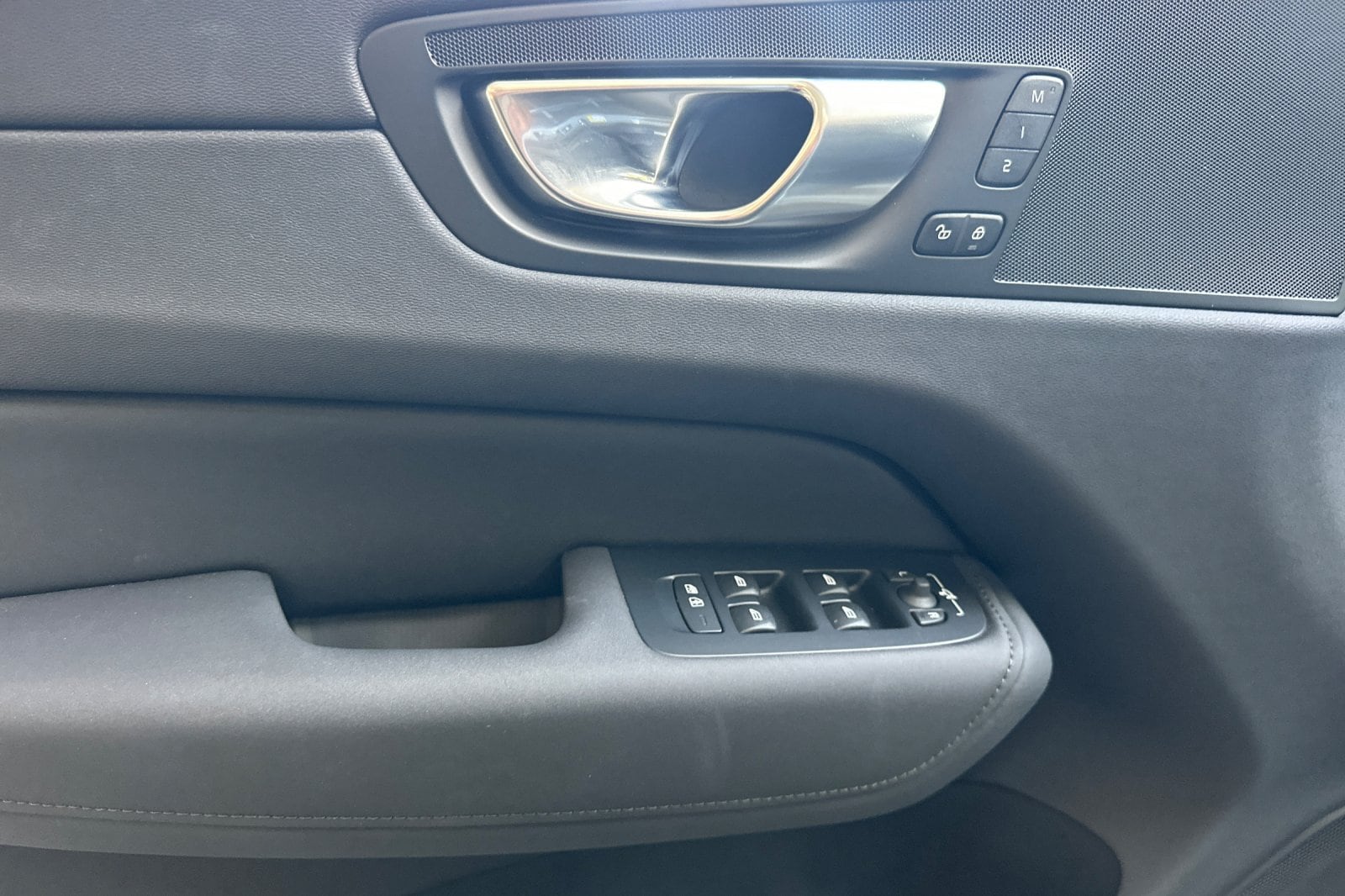 2026 Volvo XC60 Plus - Photo 10