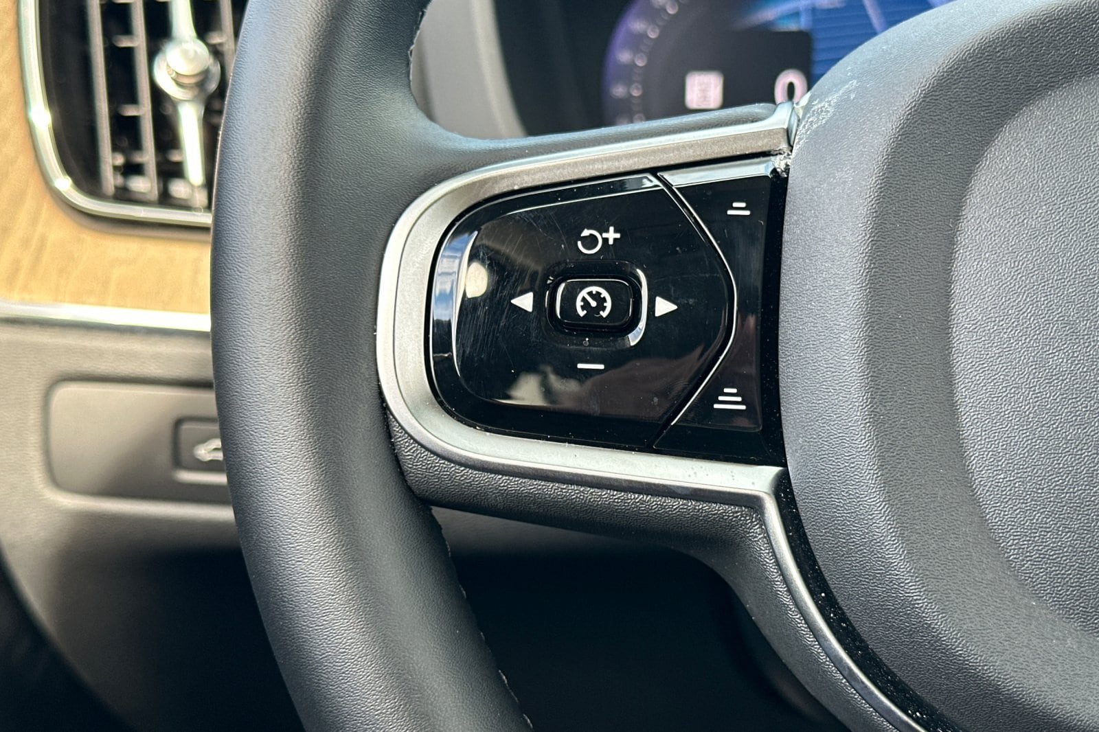 2026 Volvo XC60 Plus - Photo 26