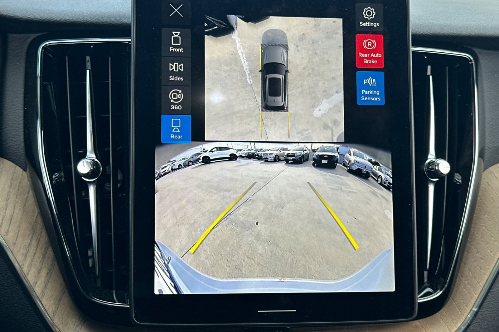 2026 Volvo XC60 Plus - Photo 21