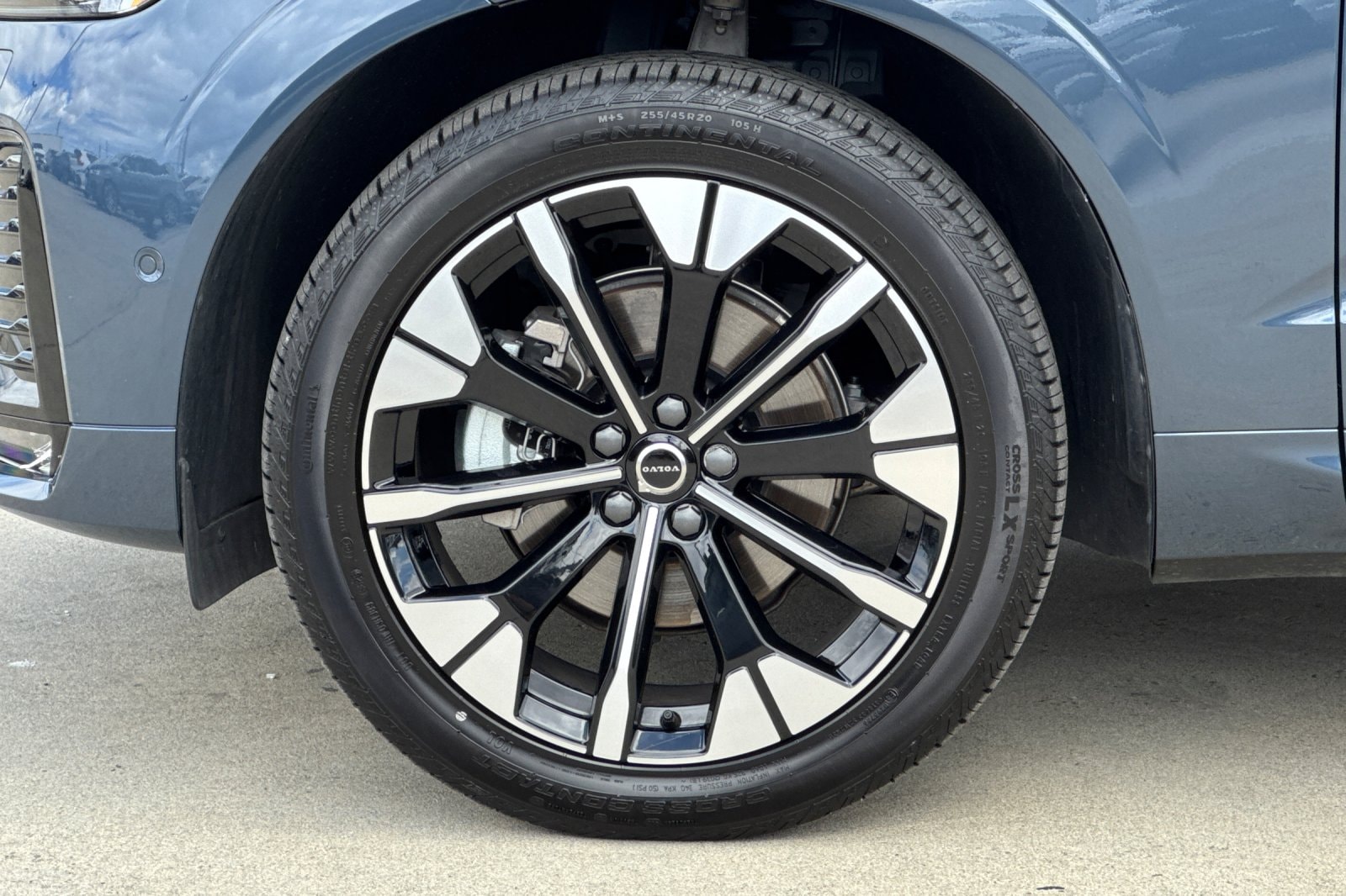 2026 Volvo XC60 Plus - Photo 32