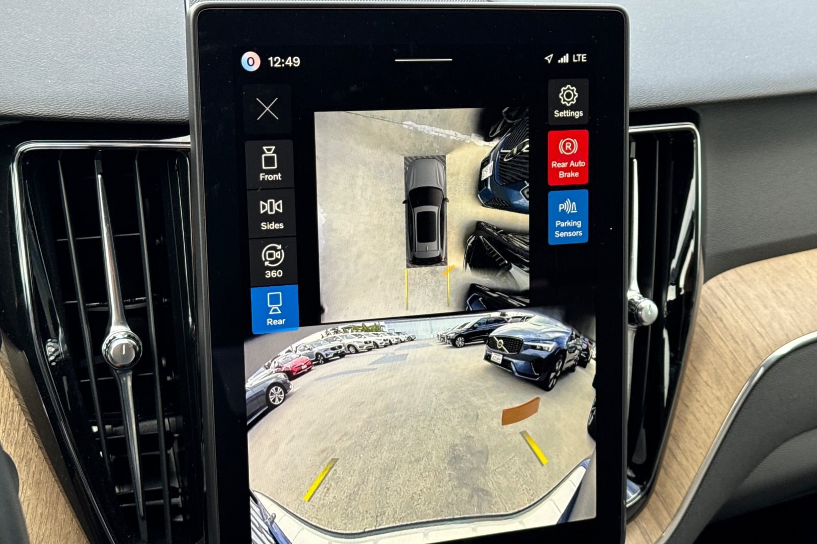 2026 Volvo XC60 Plus - Photo 22