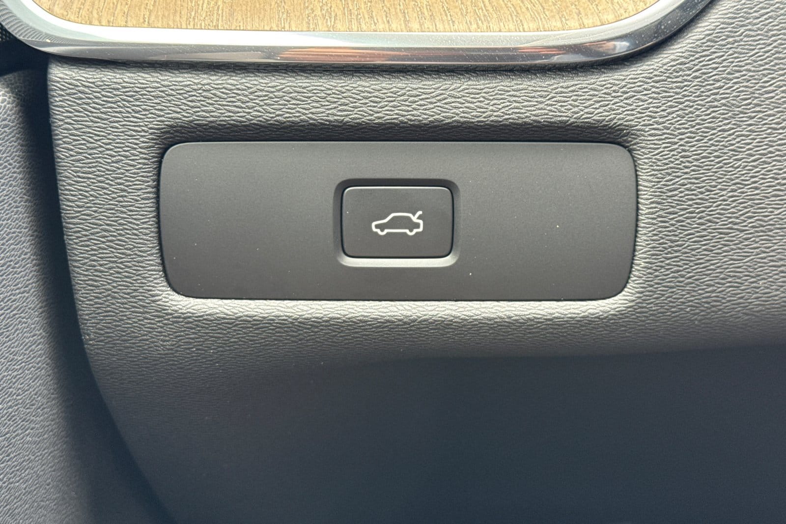 2026 Volvo XC60 Plus - Photo 31