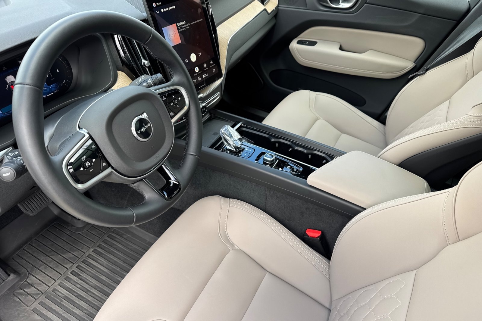 2026 Volvo XC60 Plus - Photo 9