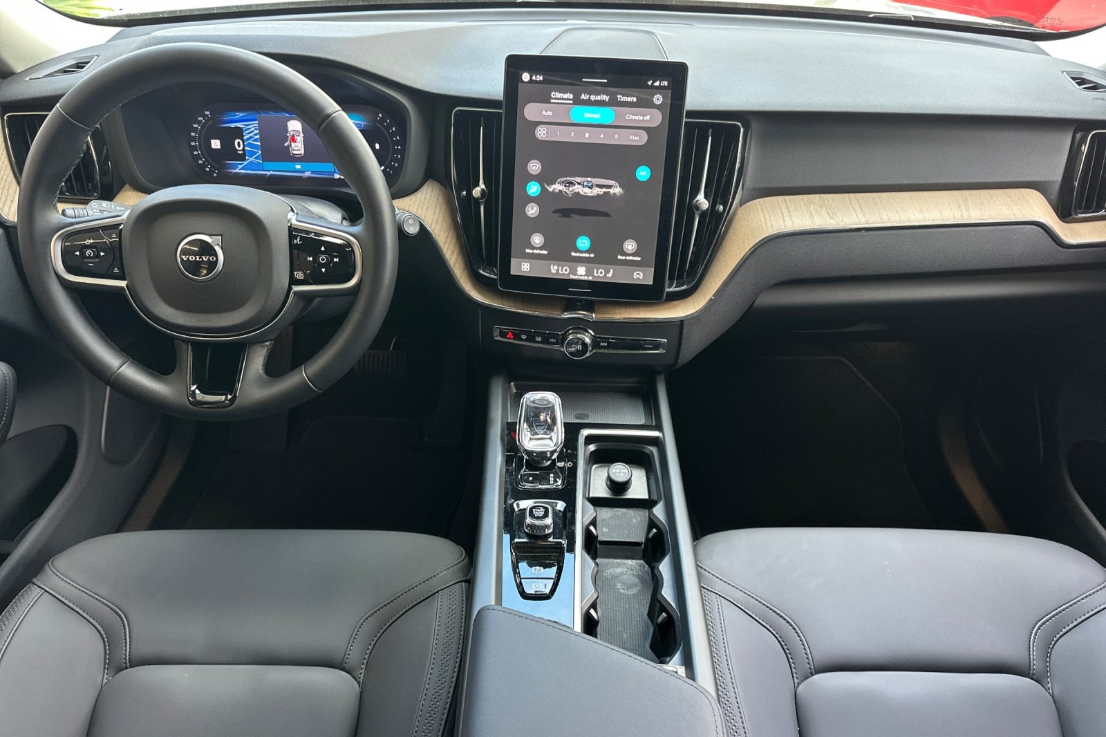 2026 Volvo XC60 Plus - Photo 14