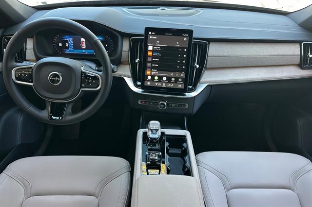 2026 Volvo XC90 Plus - Photo 14