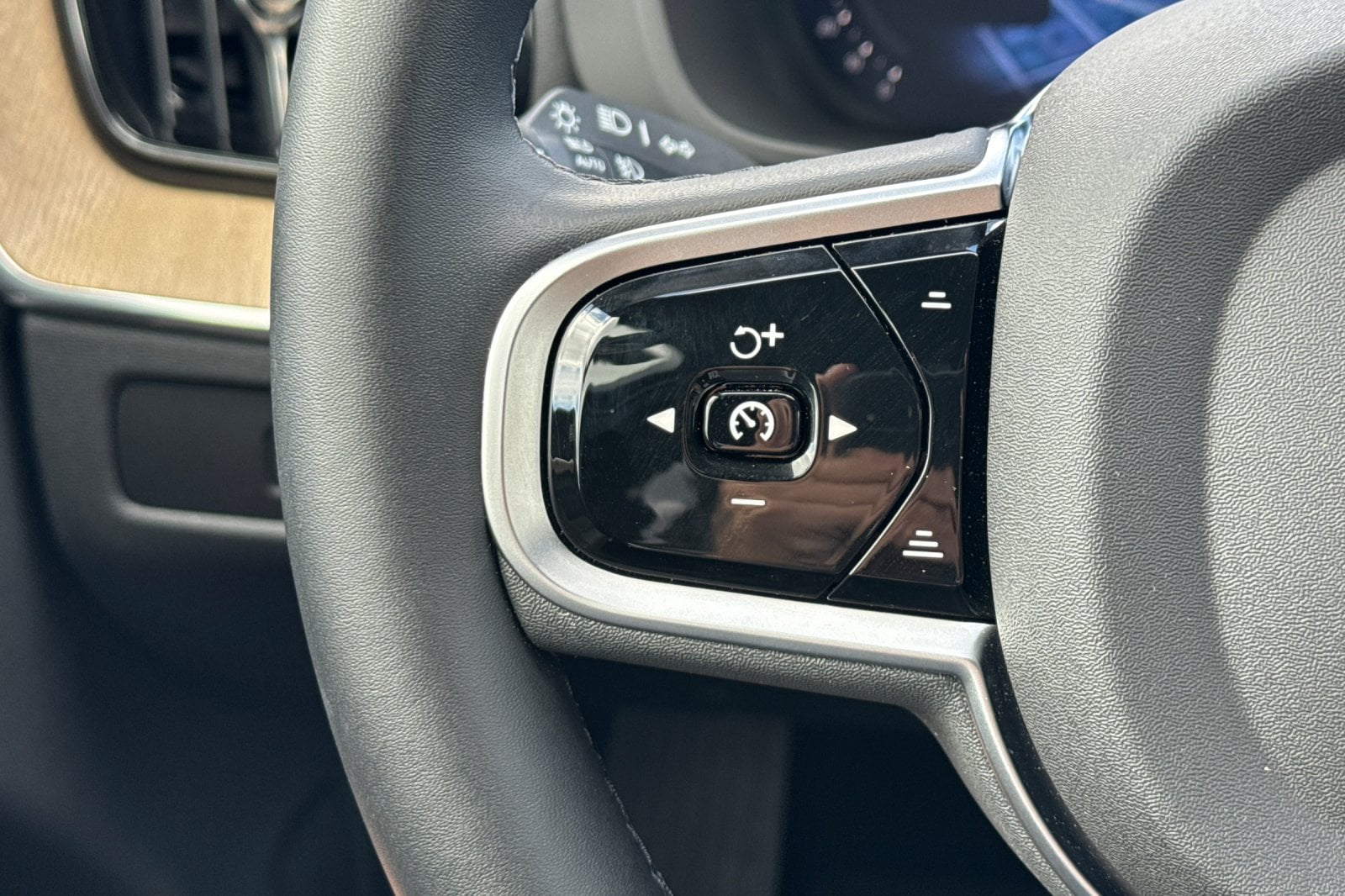 2026 Volvo XC60 Plus - Photo 27