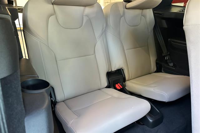 2026 Volvo XC90 Plus - Photo 16