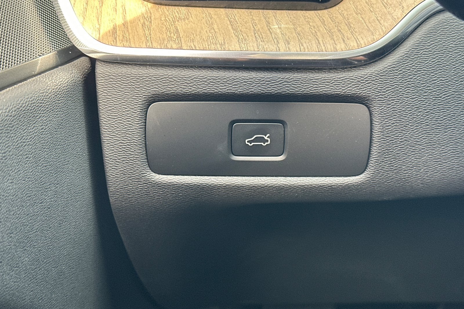 2026 Volvo XC60 Plus - Photo 30