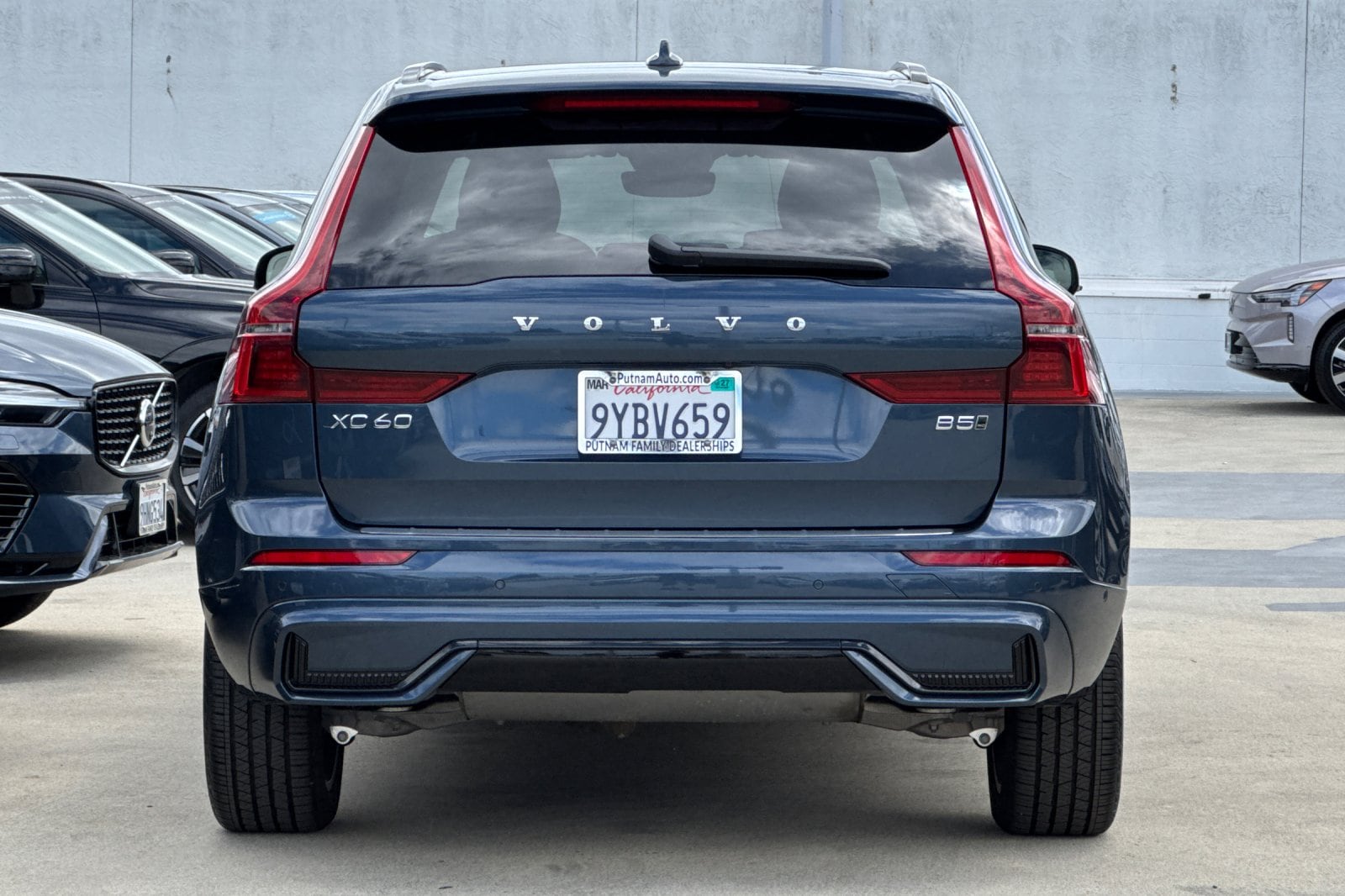 2026 Volvo XC60 Plus - Photo 4