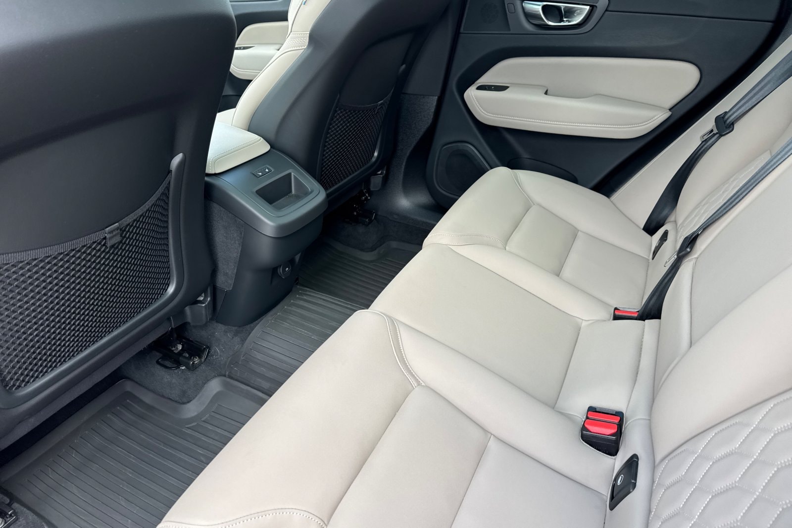 2026 Volvo XC60 Plus - Photo 12