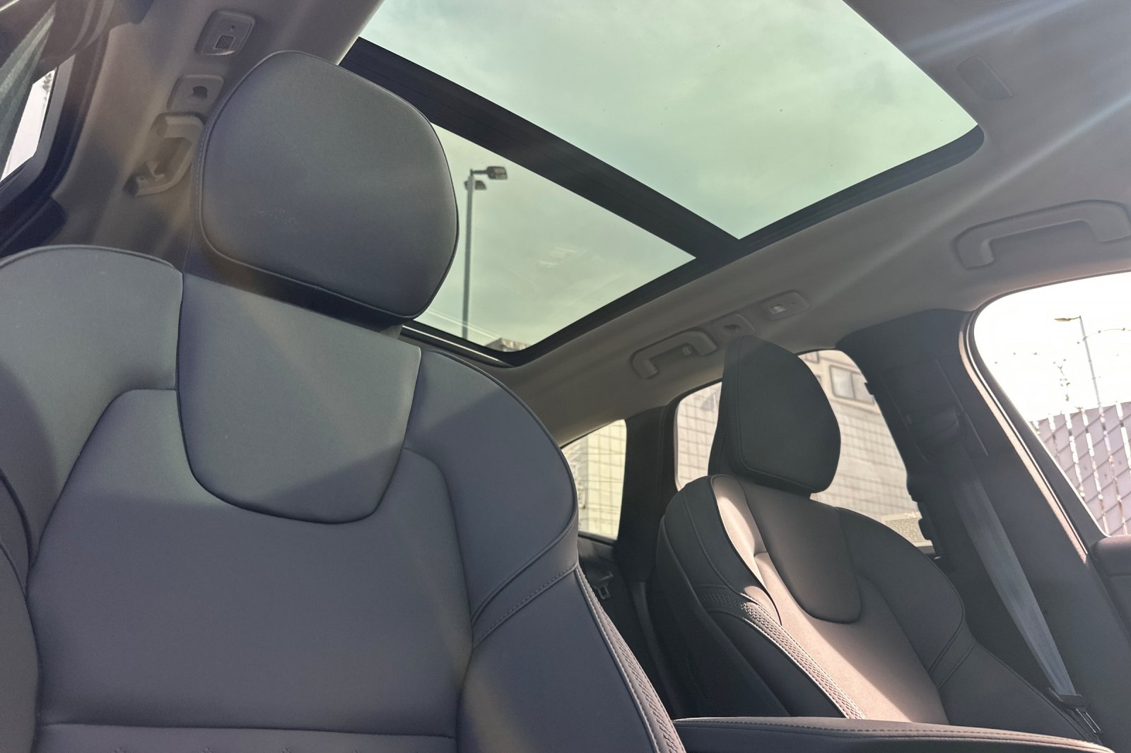 2026 Volvo XC60 Plus - Photo 18