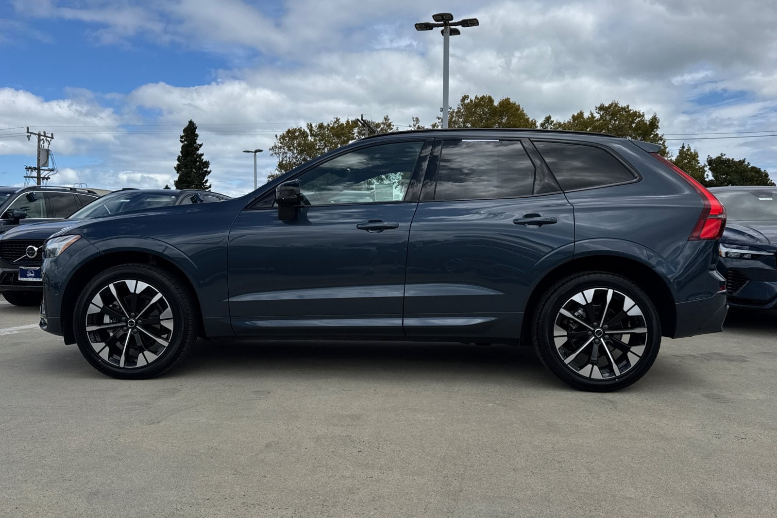 2026 Volvo XC60 Plus - Photo 6