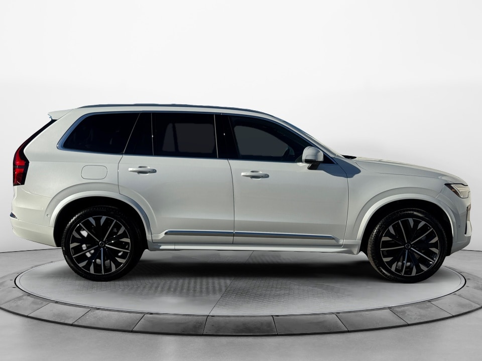 2026 Volvo XC90 Plus - Photo 8