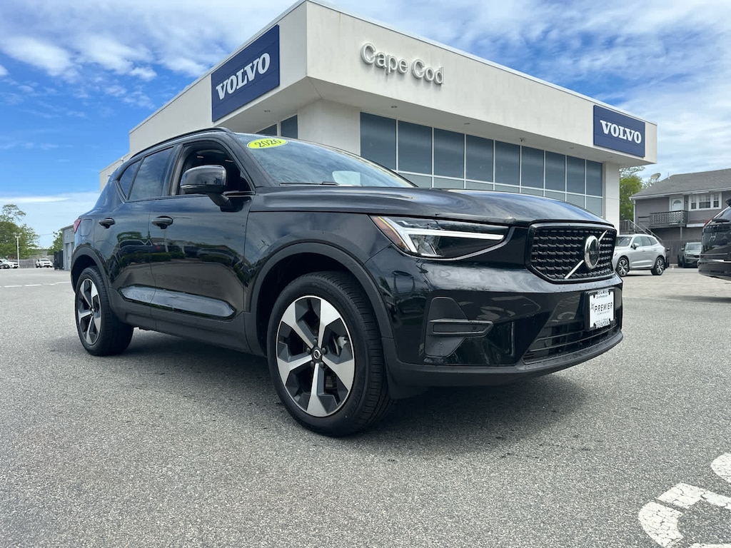 Used 2026 Volvo XC40 B5 Core SUV