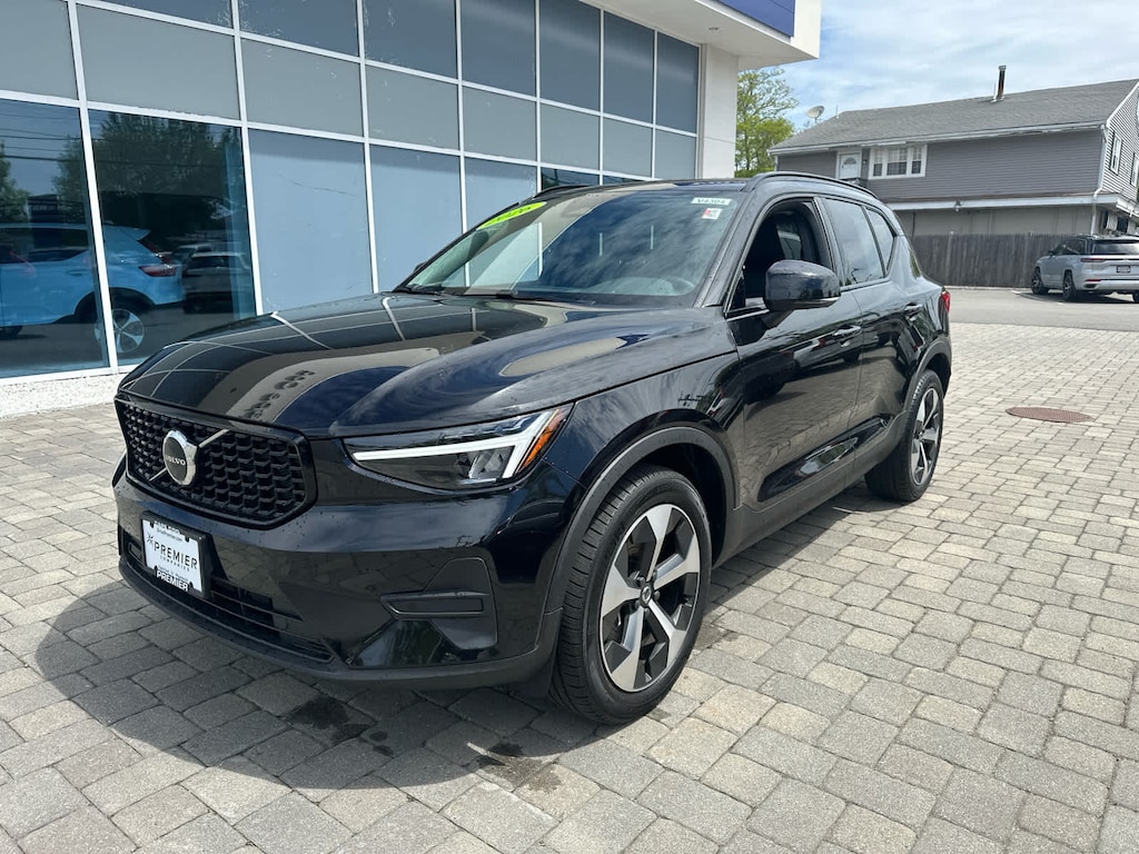 Used 2026 Volvo XC40 B5 Core SUV