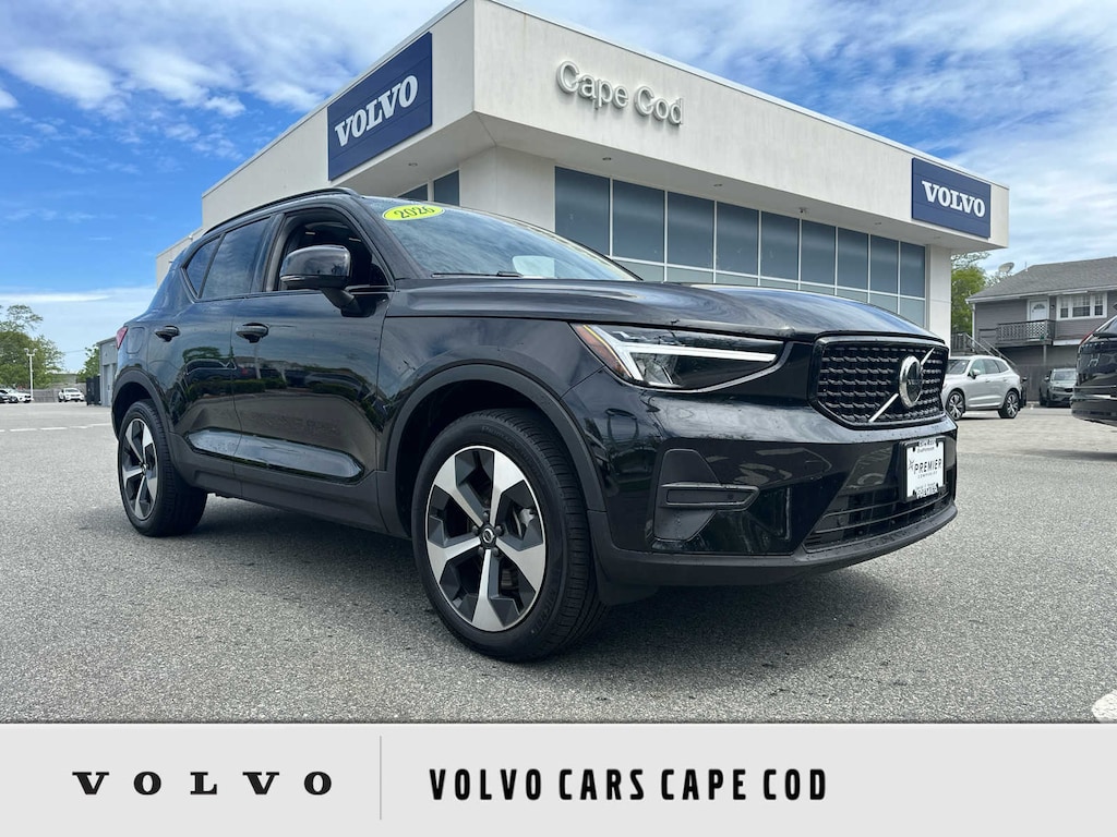 Used 2026 Volvo XC40 B5 Core SUV