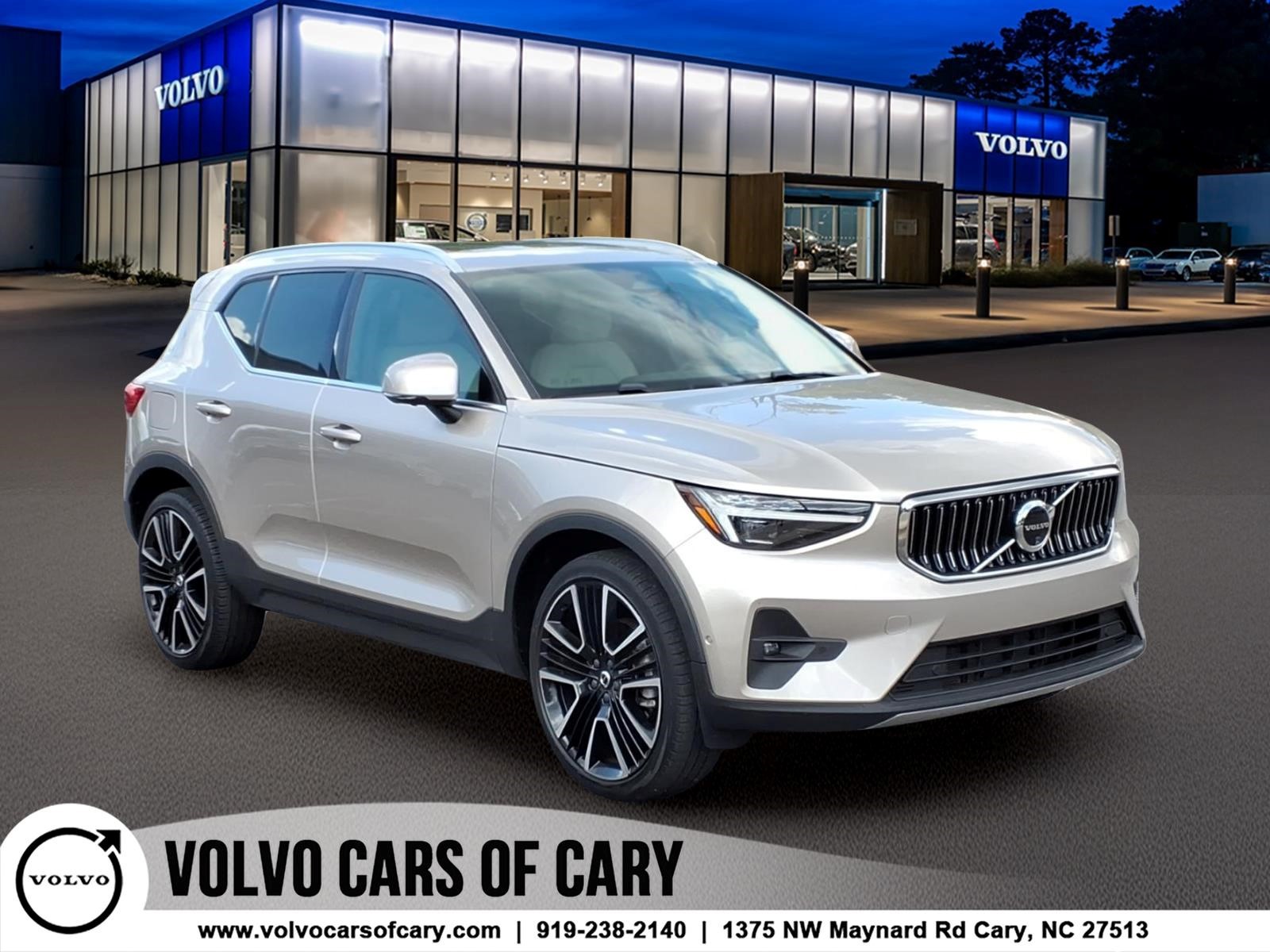 2024 Volvo XC40 B5 Ultimate Bright SUV