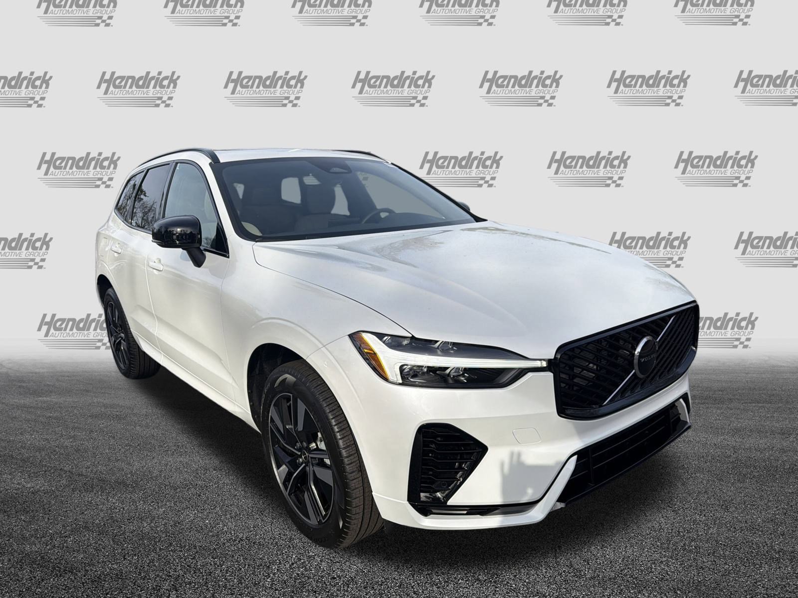 New 2026 Volvo XC60 plug-in hybrid T8 Core SUV