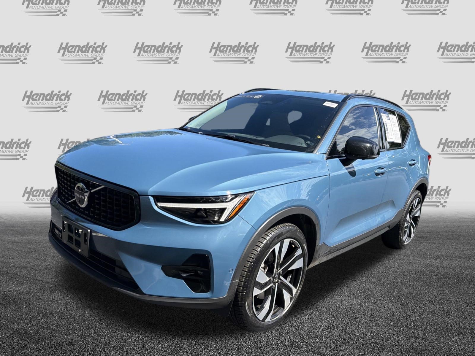 Certified 2024 Volvo XC40 Ultimate Dark Theme SUV