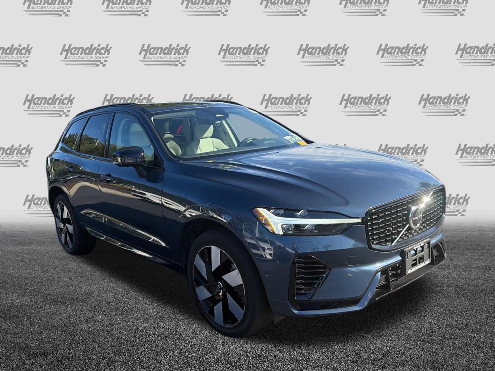 2024 Volvo XC60 Recharge Plug-In Hybrid Plus Dark Theme SUV