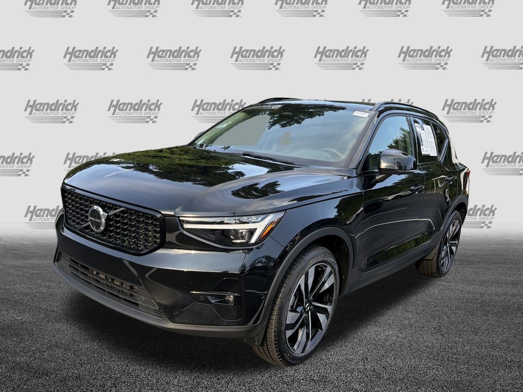 Certified 2025 Volvo XC40 Ultra Dark Theme SUV