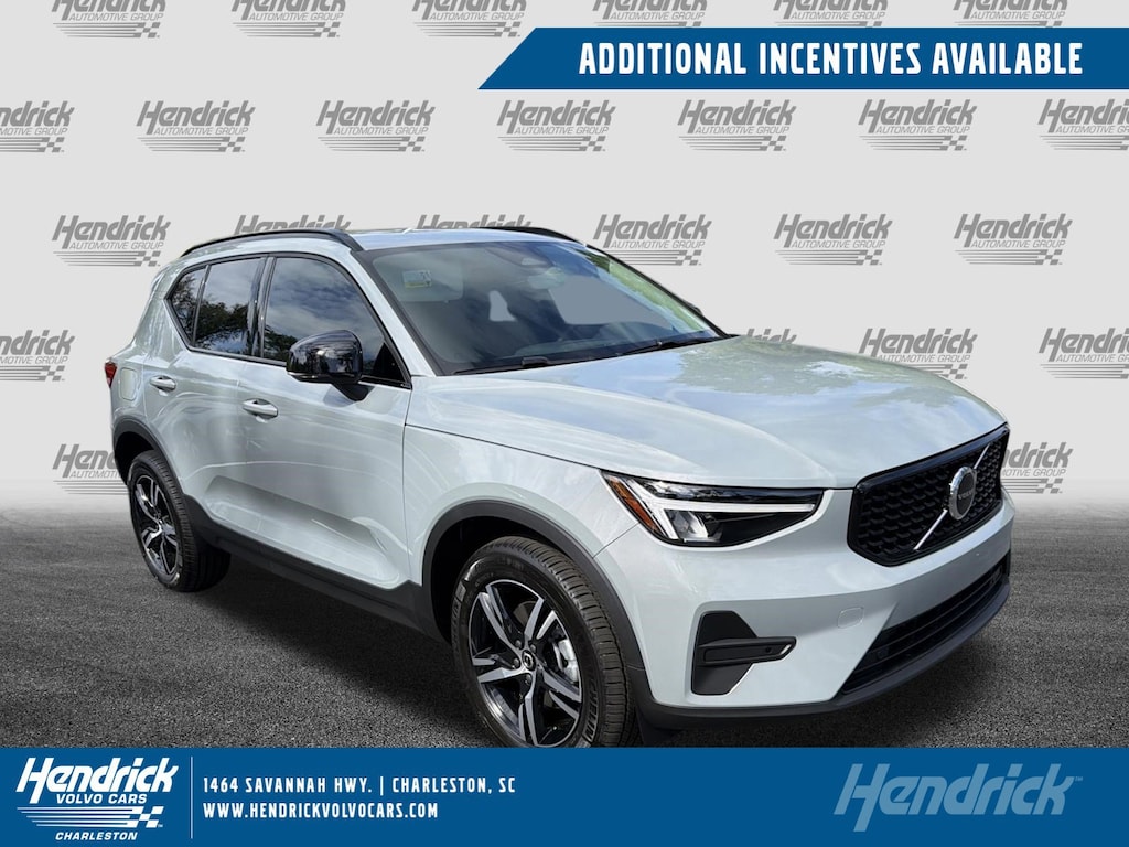New 2026 Volvo XC40 B4 Core SUV