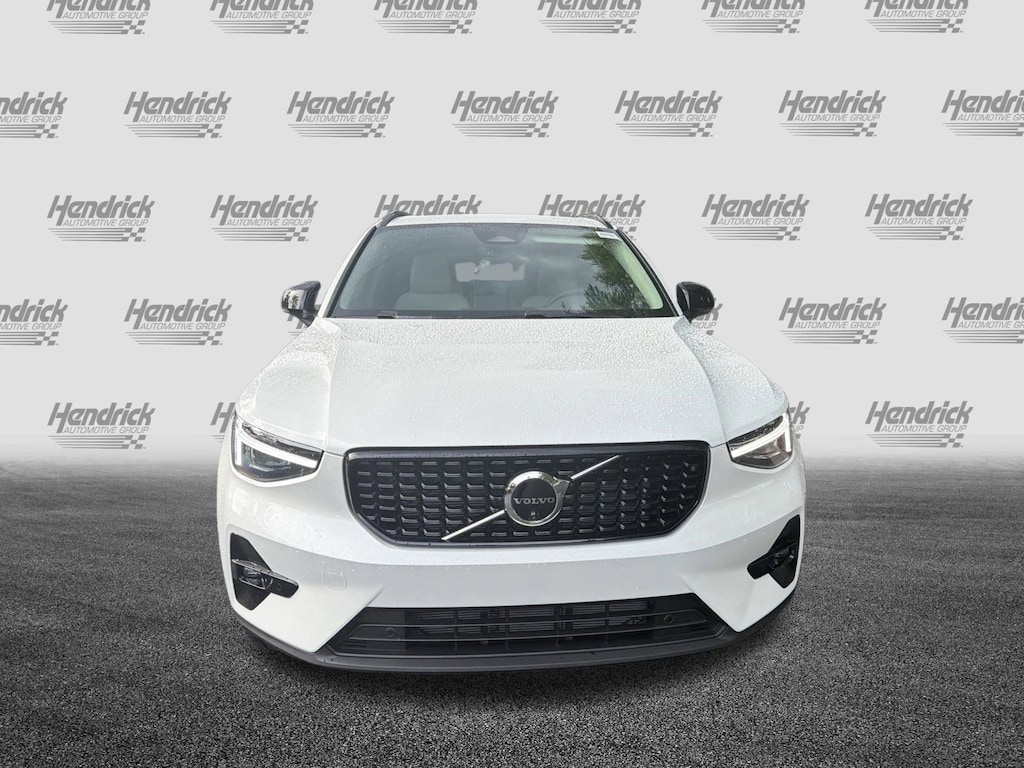 New 2026 Volvo XC40 B5 Ultra SUV