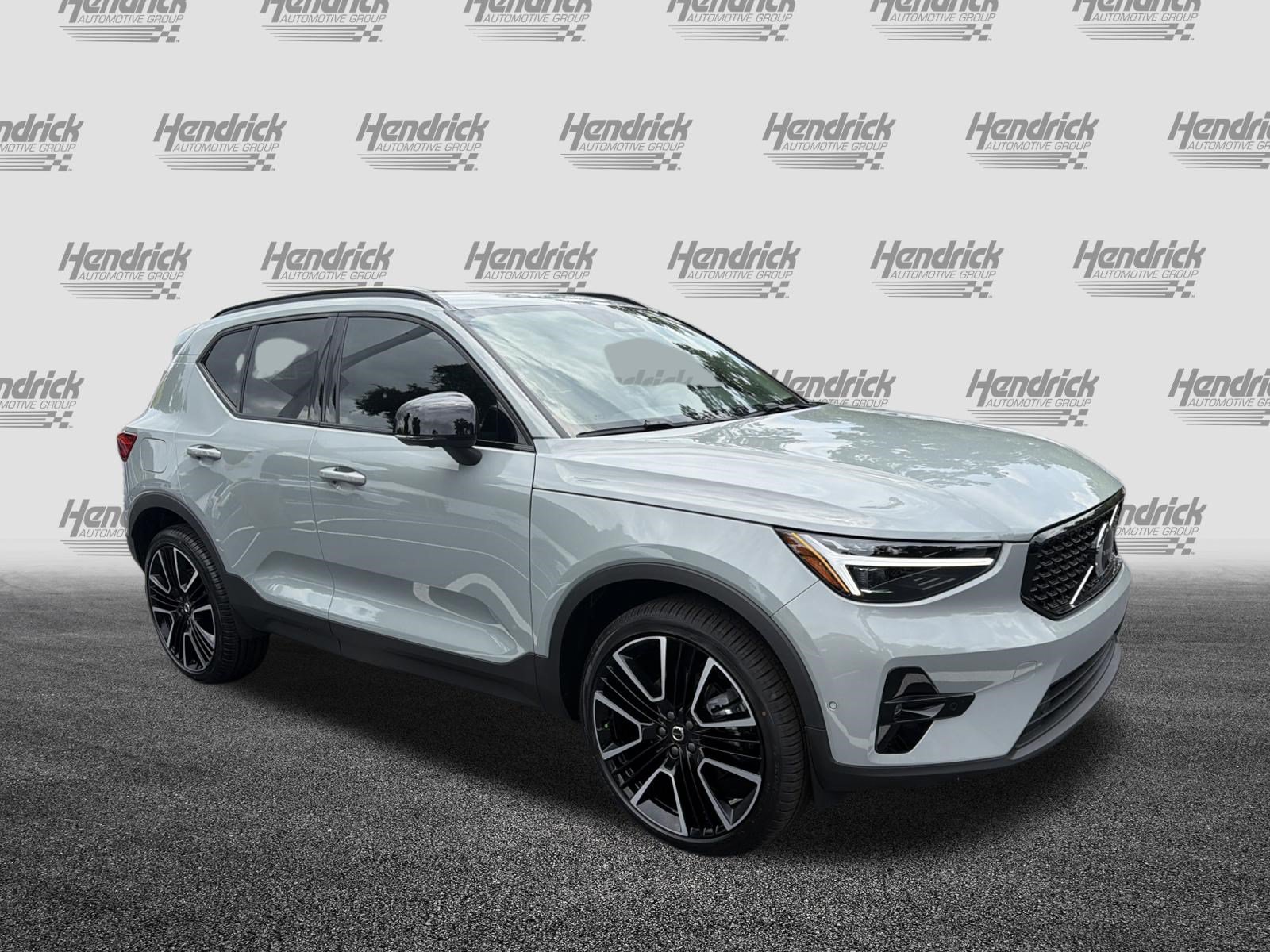 New 2026 Volvo XC40 B5 Ultra SUV