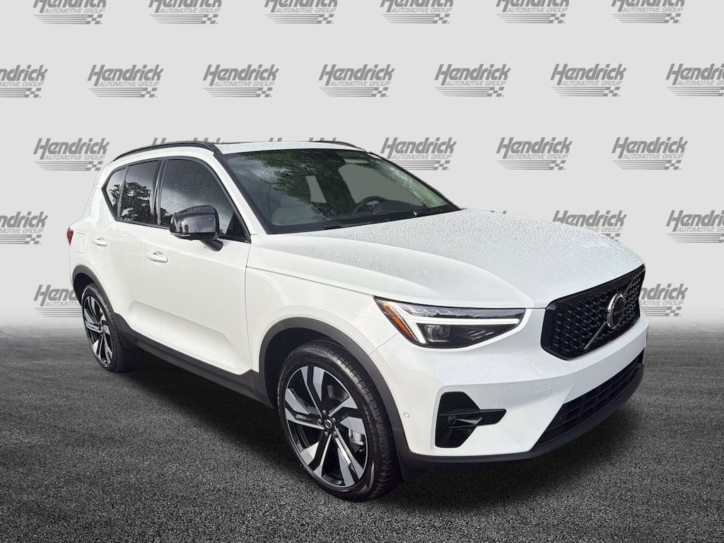 New 2026 Volvo XC40 B5 Ultra SUV