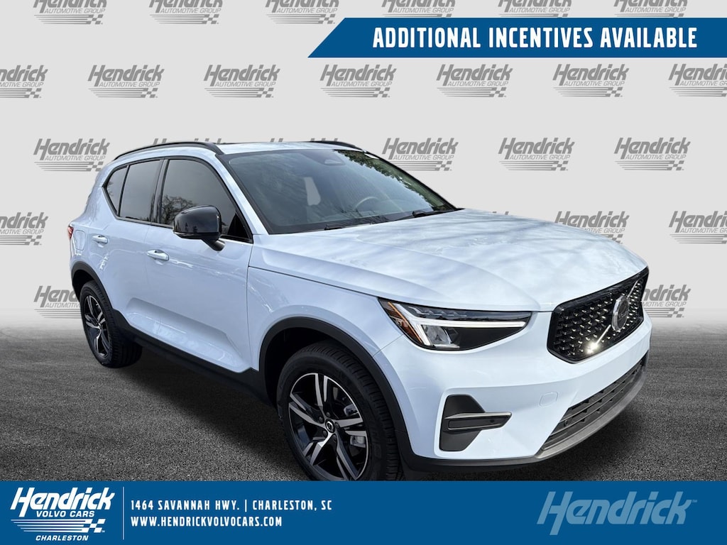 New 2026 Volvo XC40 B5 Core SUV