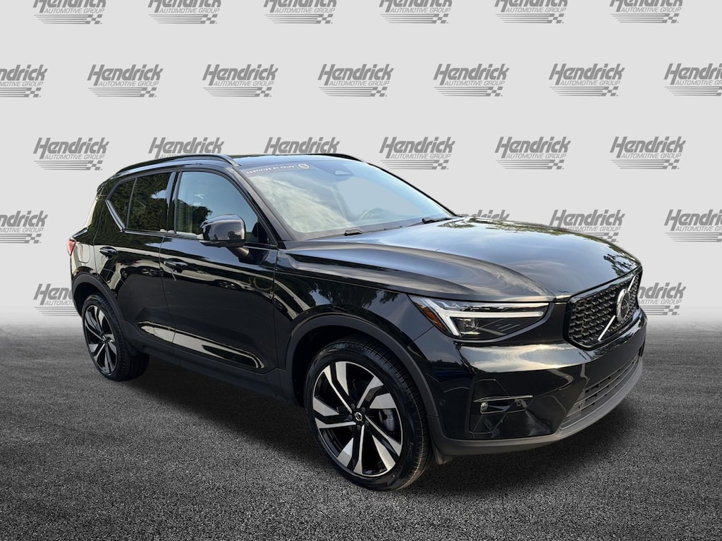 Certified 2025 Volvo XC40 Ultra Dark Theme SUV