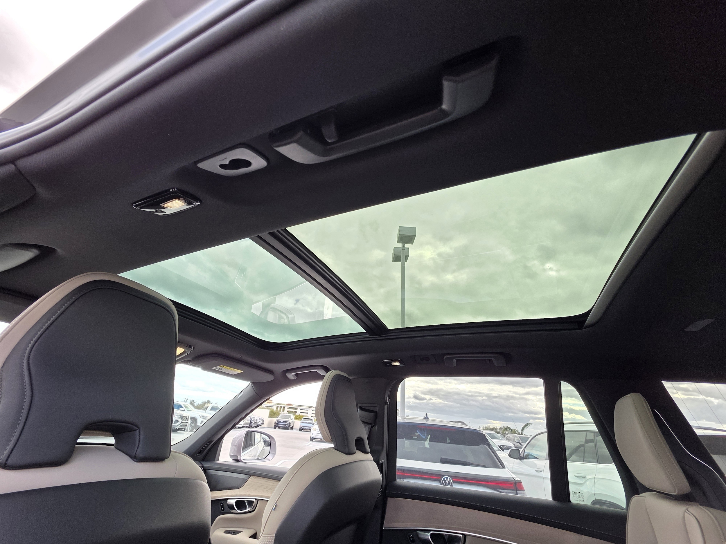 2026 Volvo XC90 Plus - Photo 9